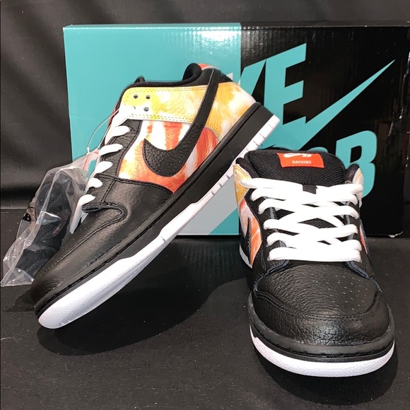 Nike SB Dunk Low Tie-Dye “Raygun” - Picture 5 of 7